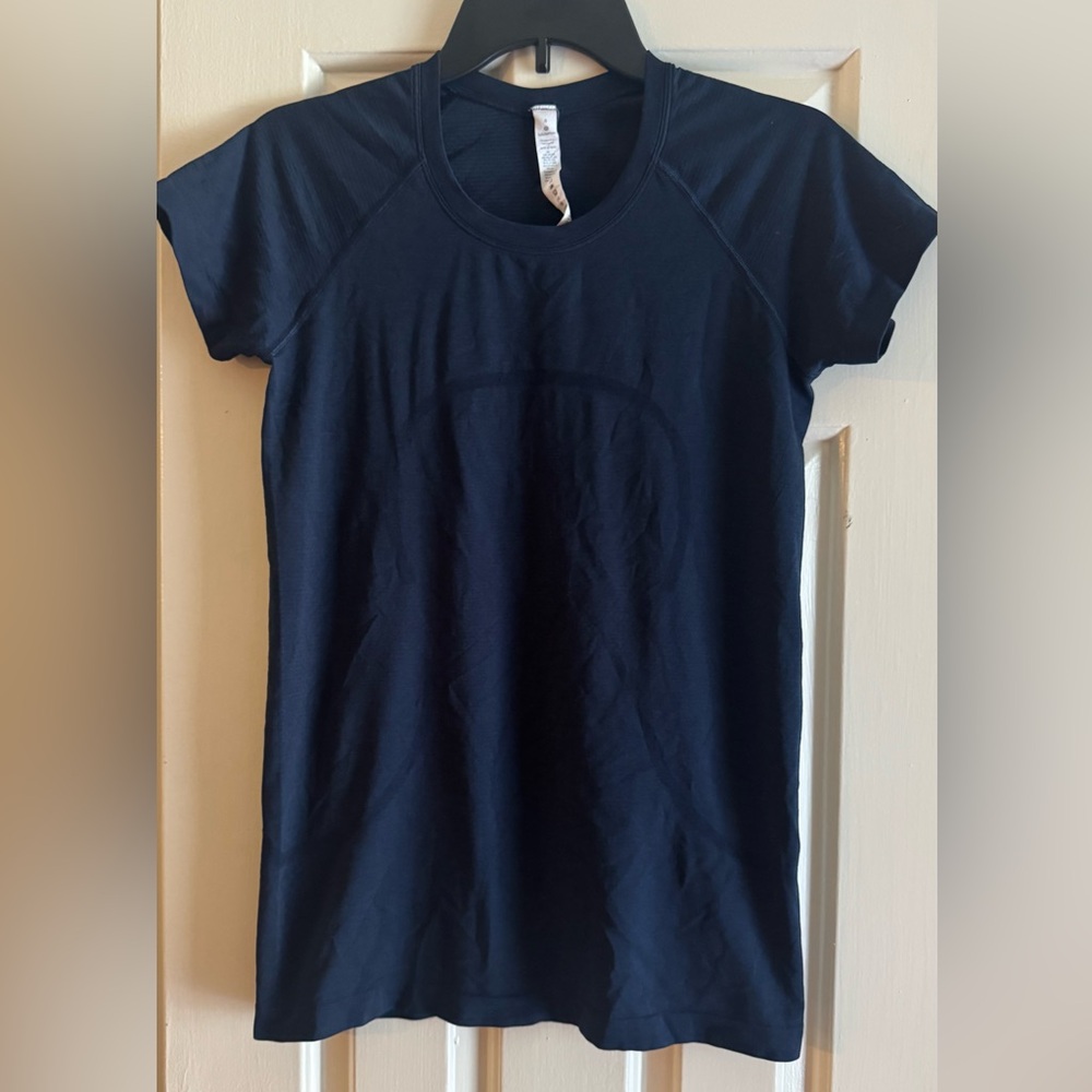 Lululemon Swiftly Tech Short-Sleeve Shirt 2.0
Hip Length